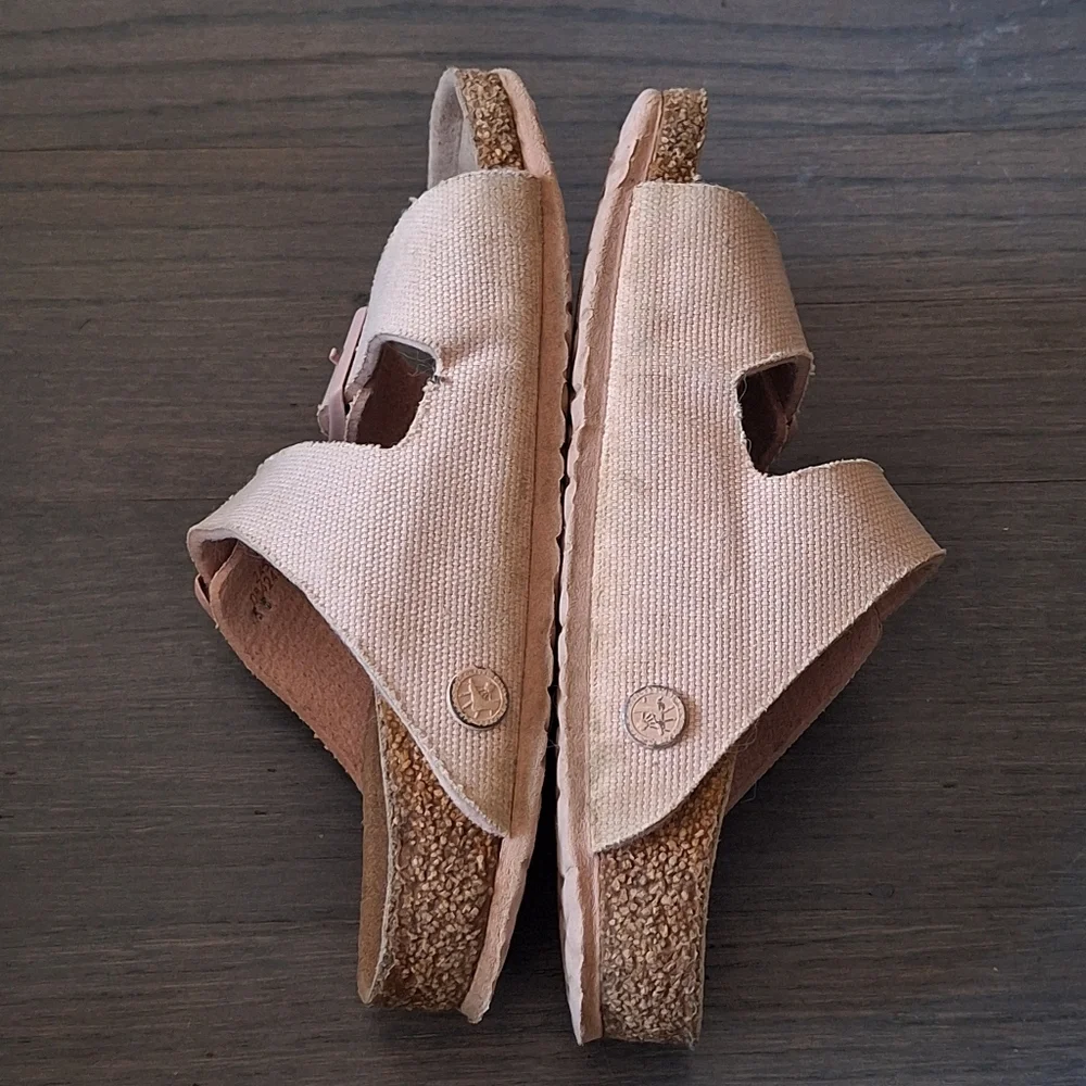 birkenstocks Arizona Kids Vegan Pink two strap stone coin sandals size 33 /2.5